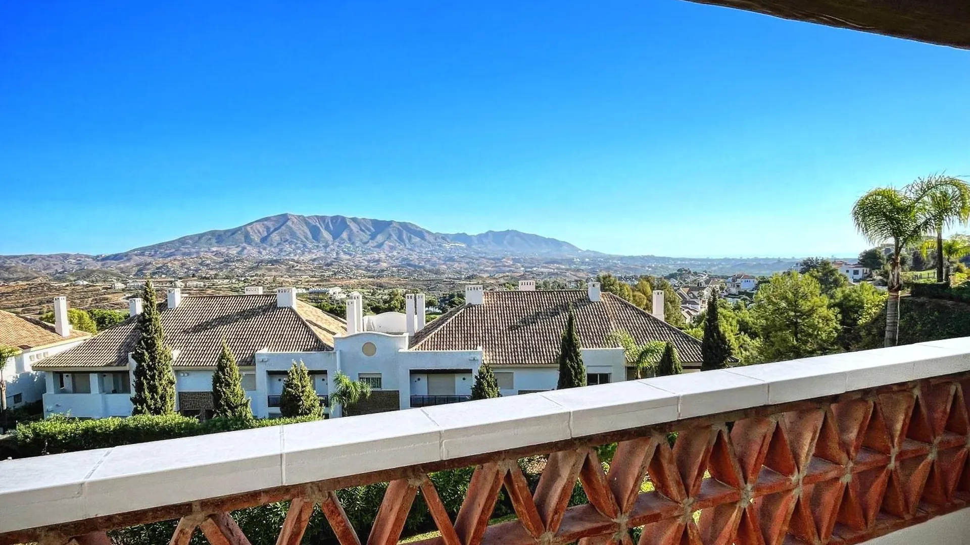Chic Town House With Mountain Views - La Cala Golf Apartment Mijas